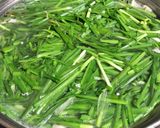 Hình bước làm 2 của món Canh hẹ nấu tàu hủ thịt bằm
