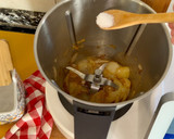 Foto del paso 3 de la receta: Cebolla caramelizada en modo alta temperatura con el robot MyCook Next