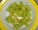 A picture of step 1 of Green grapes instant pickle.
