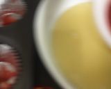 A picture of step 4 of Strawberry panna cotta.