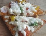 વેજ ચીઝ ઓપન ટોસ્ટ(Veg Cheese Open Toast Recipe in Gujarati) રેસીપી સ્ટેપ3ફોટો