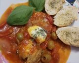 Olívás-paradicsomszószos Csirkemellfilé Mozzarellával recept fázis 5 fotója