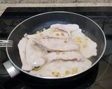Foto del paso 1 de la receta: Filetes de pollo con vino blanco y ajos