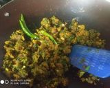 A picture of step 5 of Methi besani.
