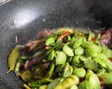 Foto langkah ke 3 dari resep Tumis cumi asin Pete pedas.
