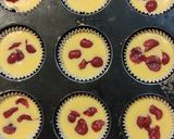 Gluténmentes meggyes csokis muffin recept fázis 4 fotója