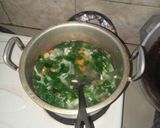 Foto langkah ke 3 dari resep Sayur bening daun kelor.