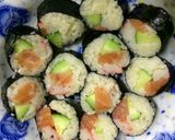 Hình bước làm 10 của món Sushi cá hồi
