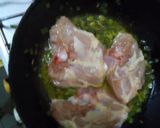 Foto del paso 2 de la receta: Pollo al verdeo con papas al natural