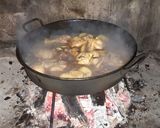 Foto del paso 4 de la receta: Pollo a la sidra en disco de arado