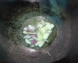 Foto langkah ke 1 dari resep Tumis sarden enoki.