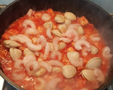 Foto del paso 9 de la receta: Alubias con pez espada gambas y almejas