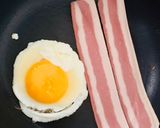 Une image de l'étape 2 de Mc Muffin bacon et œuf maison.