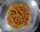 A picture of step 14 of Desi style Chhole Achhari piza.