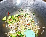Foto langkah ke 3 dari resep Tumis Timun Tauge.