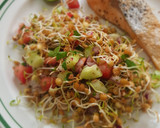 Foto del paso 2 de la receta: Ensalada de germinados de lenteja con jitomate, pepino y perejil