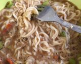Foto langkah ke 3 dari resep Omelet Mie.