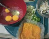 Foto langkah ke 1 dari resep Telur Dadar Bumbu Oranye.