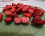 Foto langkah ke 1 dari resep Jus Stroberi & Jambu Biji Merah.