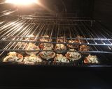 A picture of step 5 of Mini pizzas.