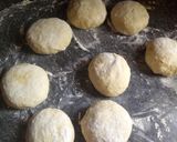 A picture of step 5 of Savoury Donuts.