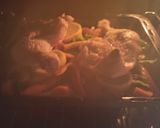 Foto del paso 6 de la receta Muslos de pollo al horno con verduras