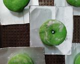 Foto langkah ke 5 dari resep Donat Kentang Pandan Tanpa Ulen.