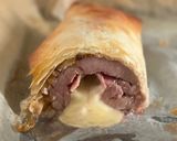 Foto del paso 5 de la receta: Solomillo de cerdo relleno envuelto en masa filo