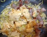 Foto del paso 3 de la receta: Arroz con salchichas y tortilla