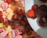 Foto langkah ke 2 dari resep Salad Buah 🍉🥝🍇🍓.