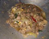 Foto langkah ke 4 dari resep Tumis Telur Jamur Bakso.