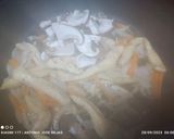 Foto del paso 3 de la receta: Arroz frito con pollo, verduras y curry amarillo