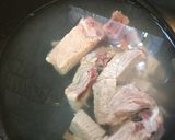 A picture of step 2 of Agrocybe Aegerita, Yanagimatsutake, Chestnut Mushroom, Cha Shu Gu 茶树菇 Pork soup.