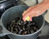 A picture of step 2 of Easy Steamed Mussels - Traditional Spanish Tapa/Appetizer 🇪🇸.