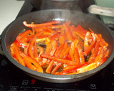 Foto del paso 7 de la receta: Fajitas de solomillo de pollo y pimientos