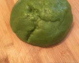 Foto del paso 2 de la receta: Galletas de té matcha con chips de chocolate blanco