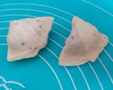 A picture of step 20 of Aloo Samosa.