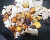 栗子香菇燒雞的食譜步驟3照片