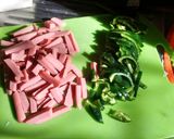 Foto del paso 1 de la receta: Salchichas guisadas con poblanos y champiñones 💕