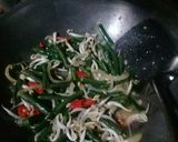 Foto langkah ke 3 dari resep Tumis Toge Kacang Panjang.