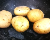 Foto del paso 1 de la receta: Patatas cocidas con salsa de trufa