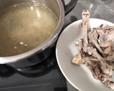Foto del paso 4 de la receta: Consomé de pollo
