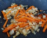 Foto langkah ke 5 dari resep Mie Goreng Udang Sayur.