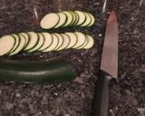 Foto del paso 3 de la receta: Flores de calabacín, salmón y queso