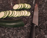 Foto del paso 3 de la receta: Flores de calabacín, salmón y queso