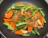 รูปขั้นตอนการทำที่ 4 ของ ก๋วยเตี๋ยวแห้งไก่