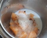 A picture of step 3 of Muskmelon almond milk shake.