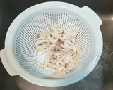 Foto del paso 2 de la receta: Calamares con alcachofas y almejas