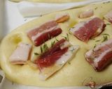 Foto del paso 4 de la receta: Coca salada de panceta adobada