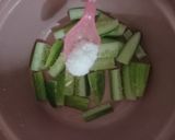 Foto langkah ke 3 dari resep Kimchi kubis, bawang, timun.